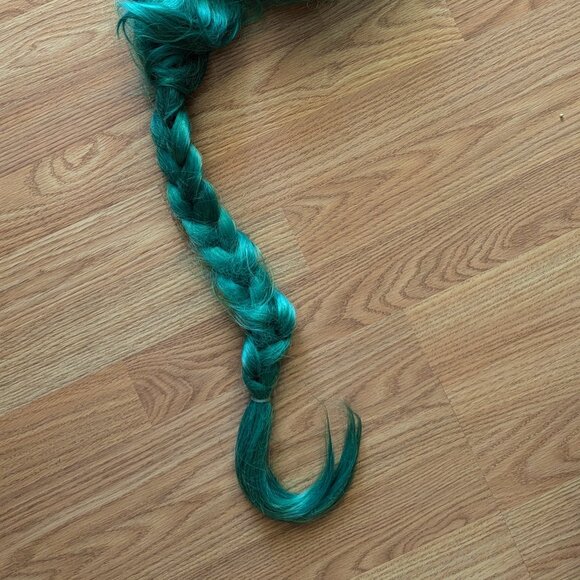 Arda wigs - Jeannie in emerald green - Picture 5 of 6